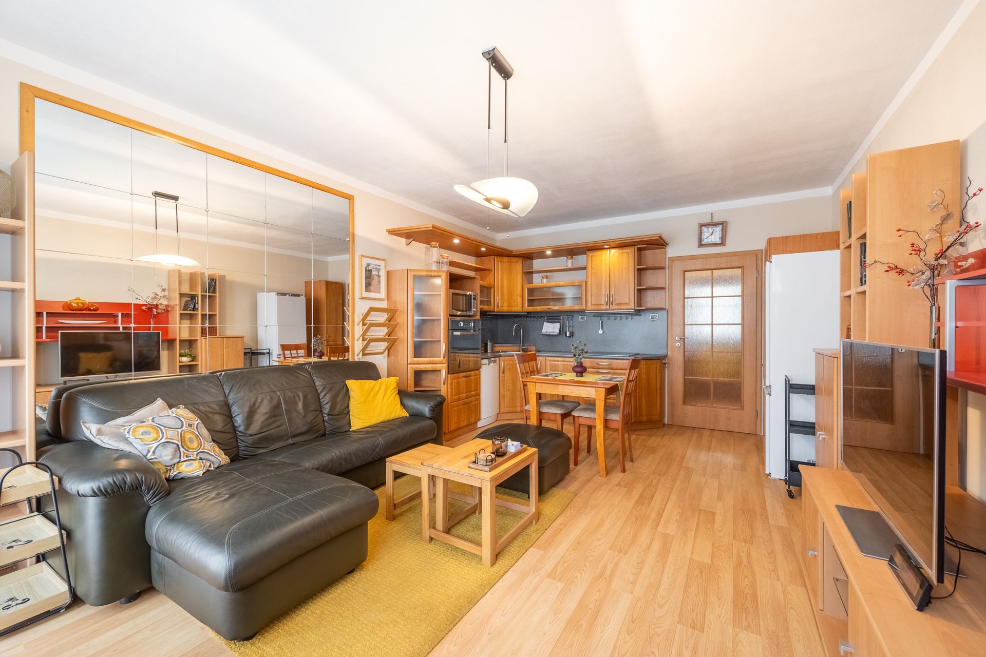 Prodej bytu 2kk se zasklenou lodžií, Brichtova, Praha 5