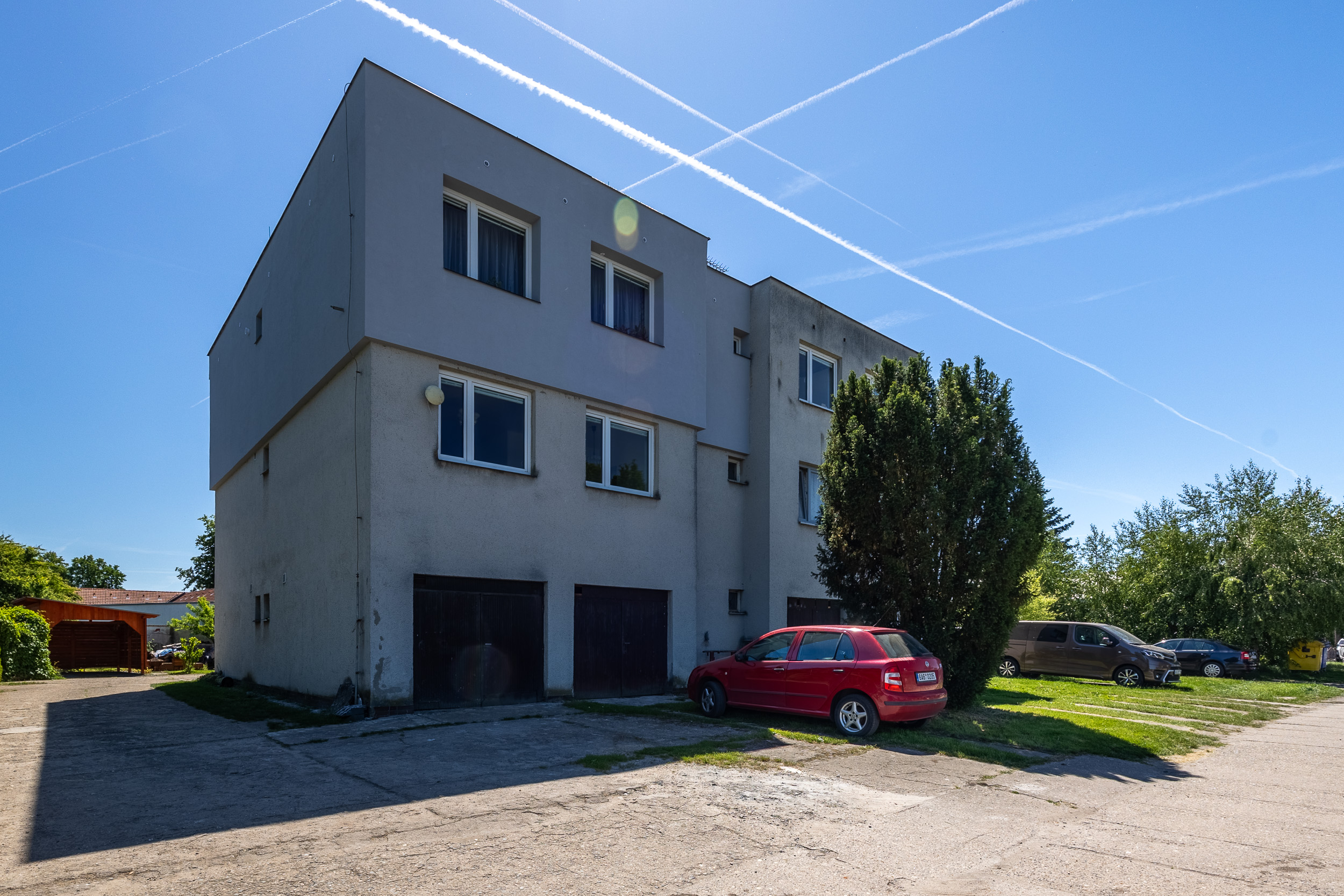 Prodej bytu 3+1 s balkonem a garáží, Kostelní Lhota