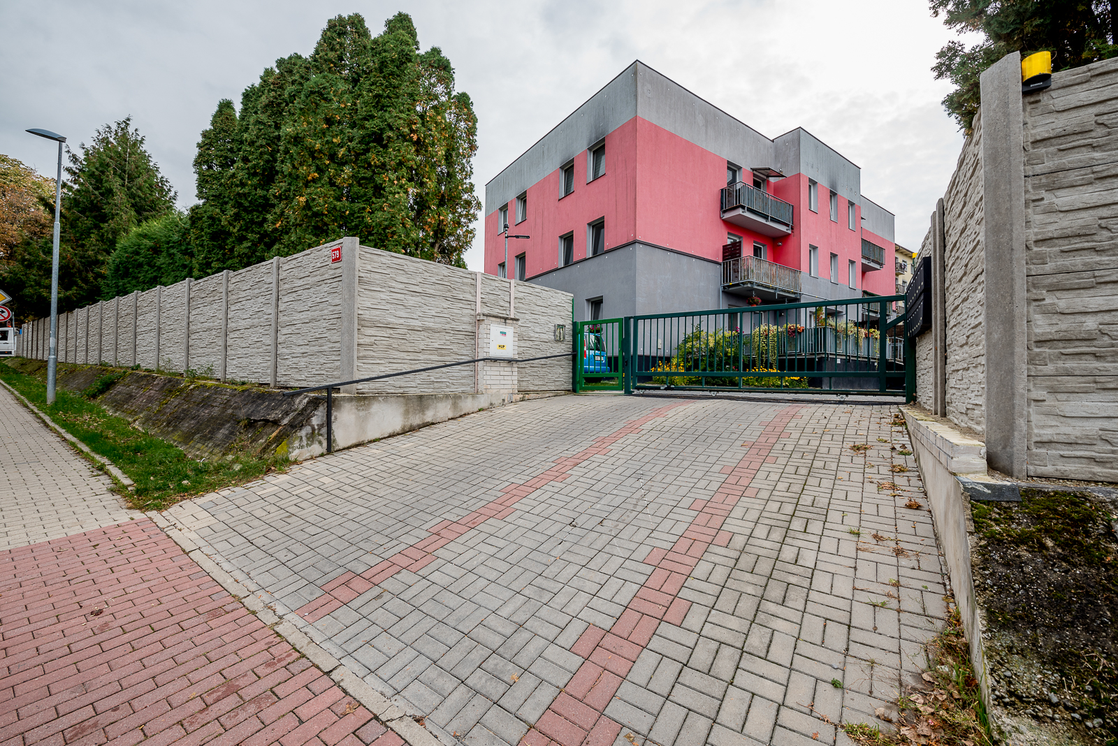 Rezervováno - Prodej bytu 3+kk  57,6 m2 + balkon 4 m2 + garáž 17m2,                                             Višňová 579, Milovice