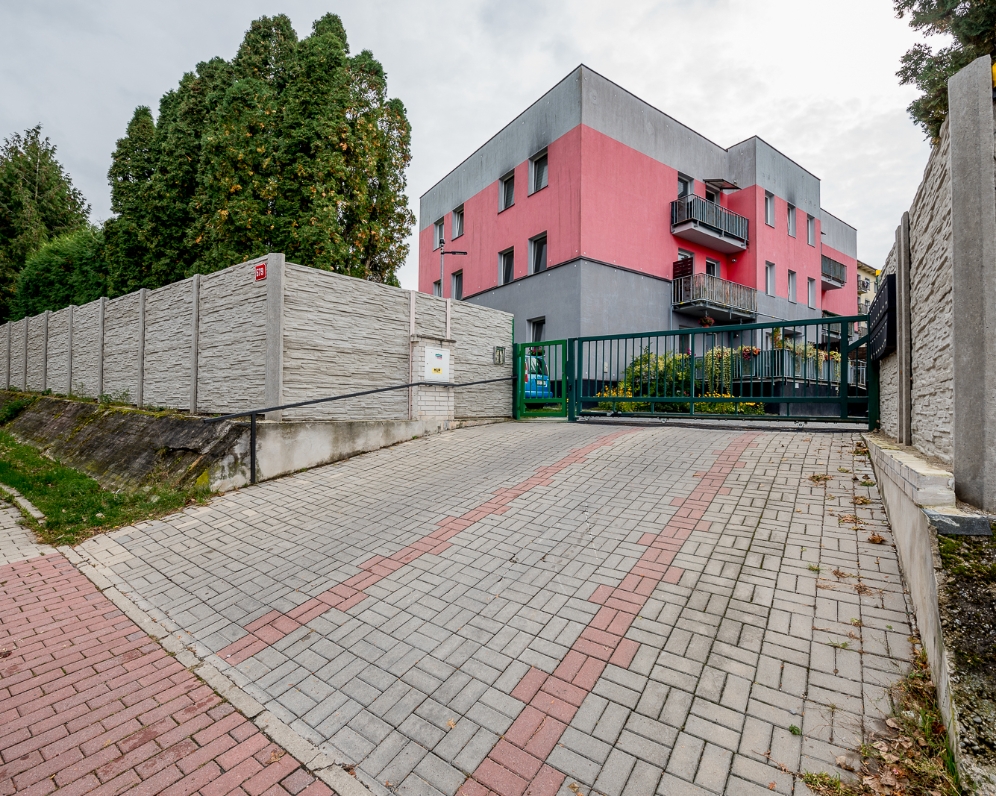 Rezervováno - Prodej bytu 3+kk  57,6 m2 + balkon 4 m2 + garáž 17m2,                                             Višňová 579, Milovice