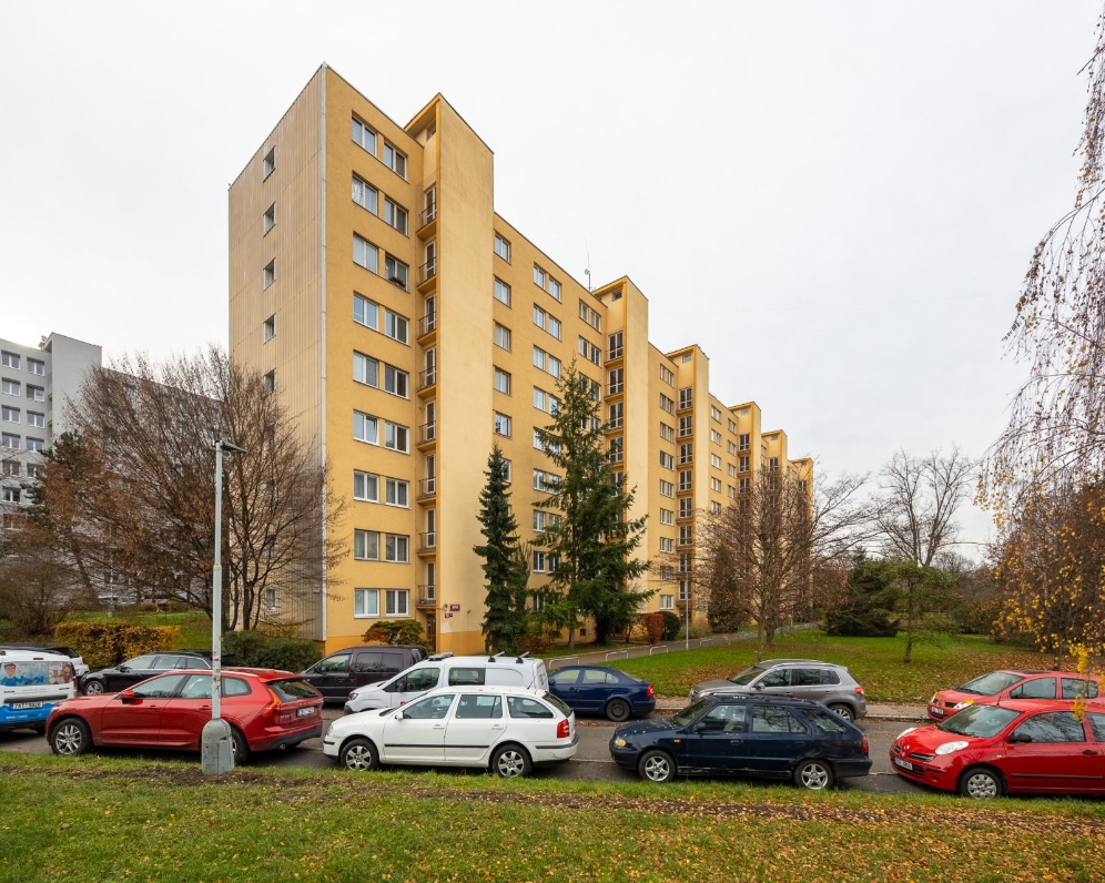 Rezervováno - Prodej bytu 3+1 72 m2 sbalkonem a sklepní kójí, Hrusická, Praha 4